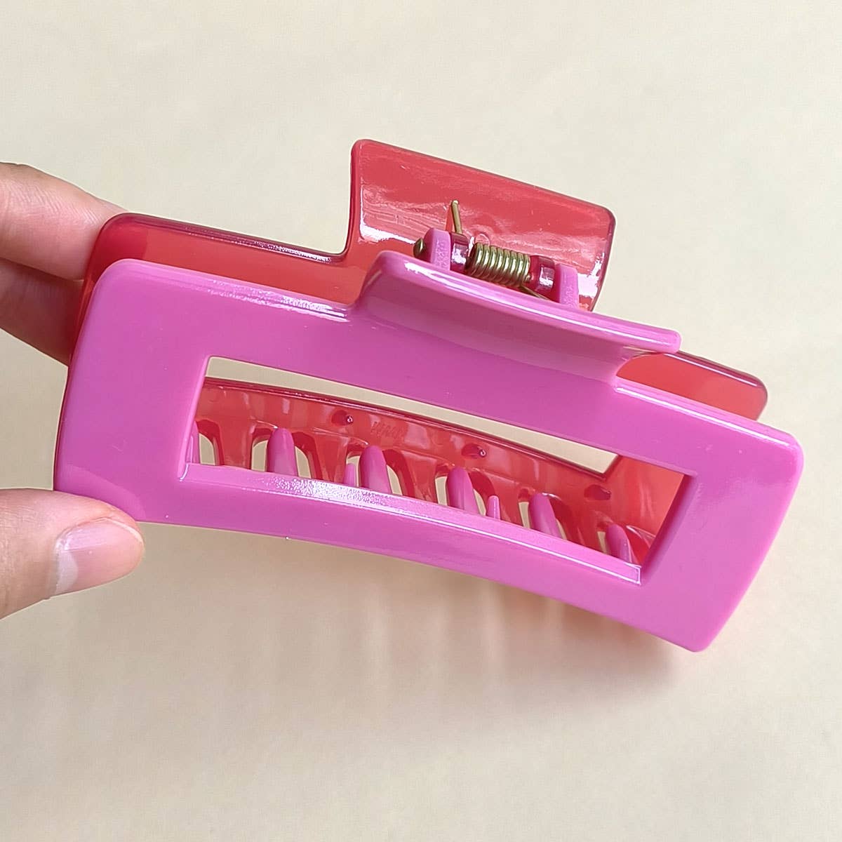 Medium Hair Claw Clip