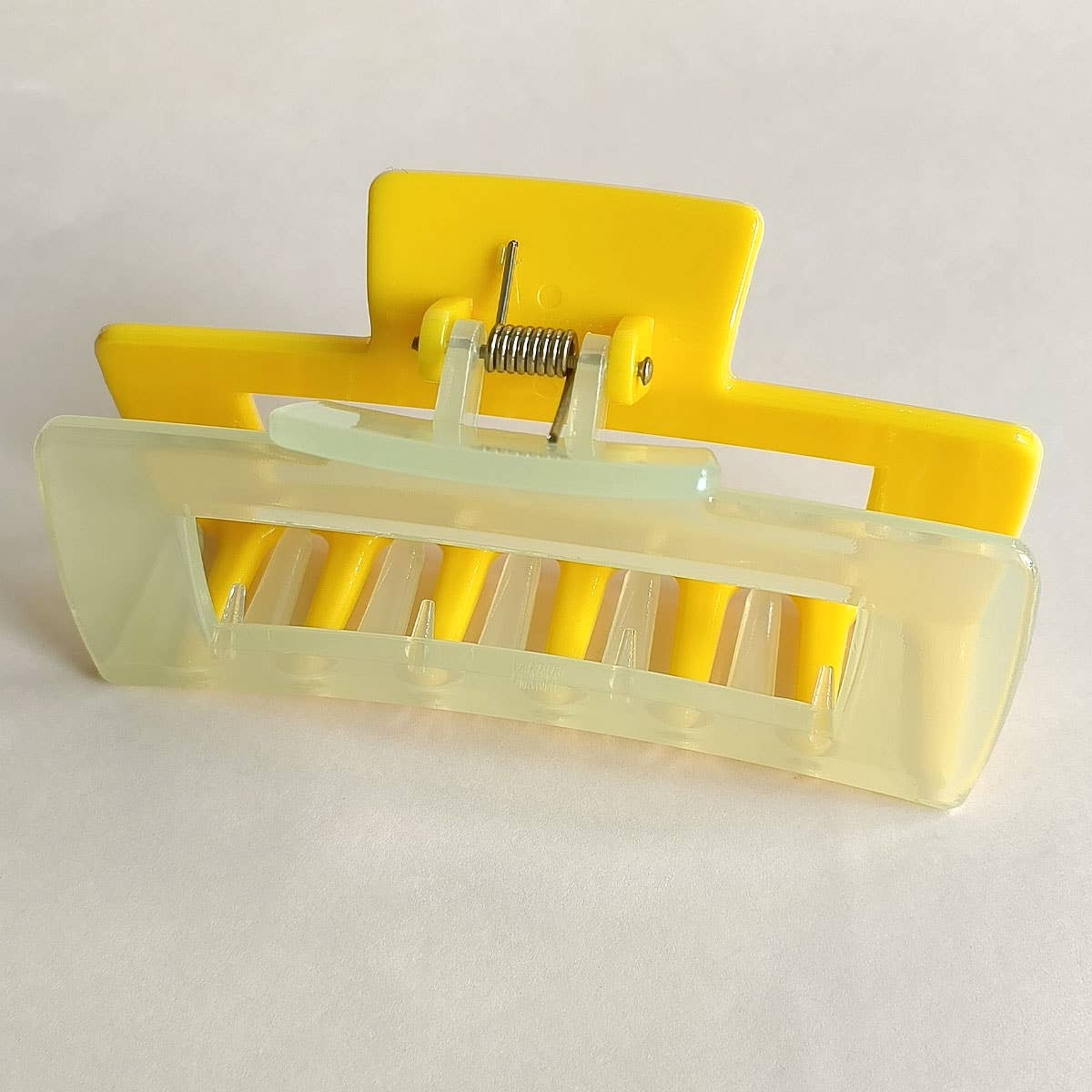 Medium Hair Claw Clip