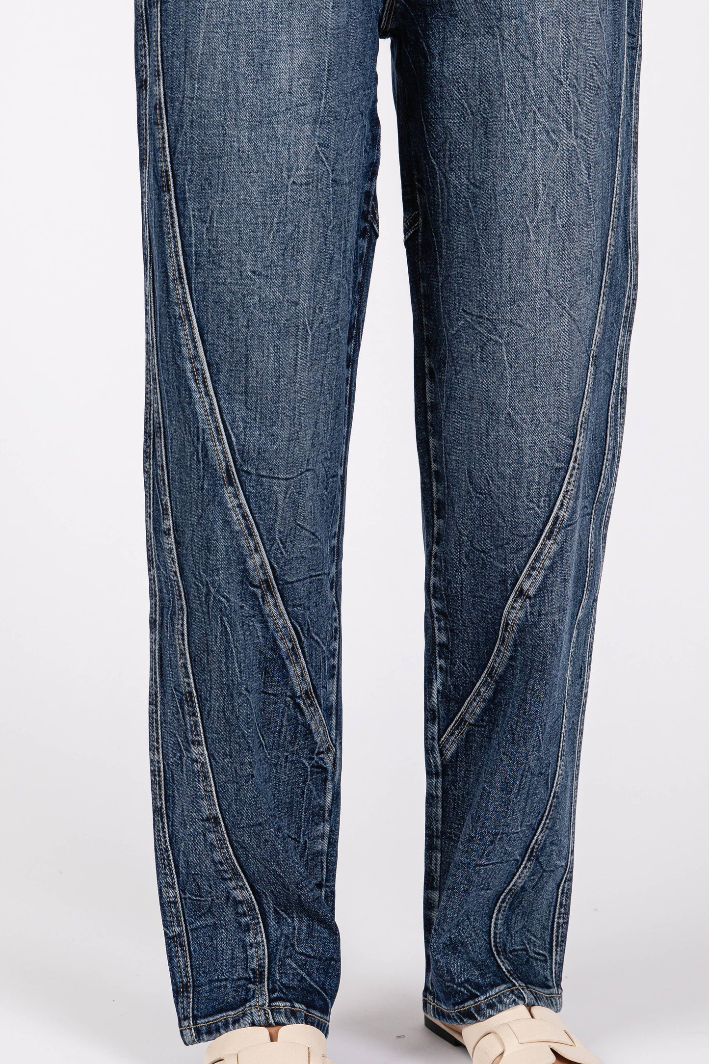 Detailed Seam High Rise Comfort Barrel Jean