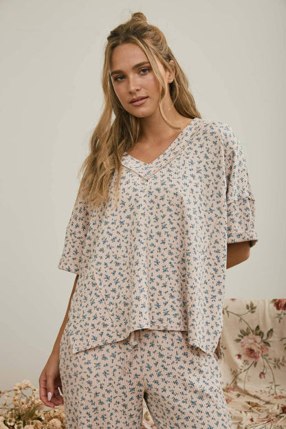 Ditsy Foral V-Neck Short Sleeve Ribbed Knit Top