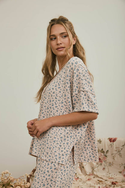 Ditsy Foral V-Neck Short Sleeve Ribbed Knit Top
