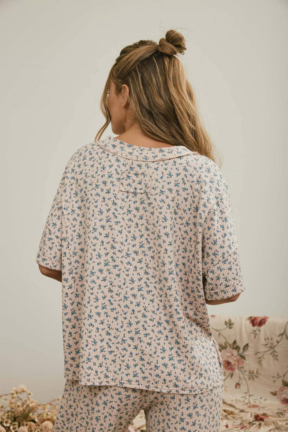 Ditsy Foral V-Neck Short Sleeve Ribbed Knit Top