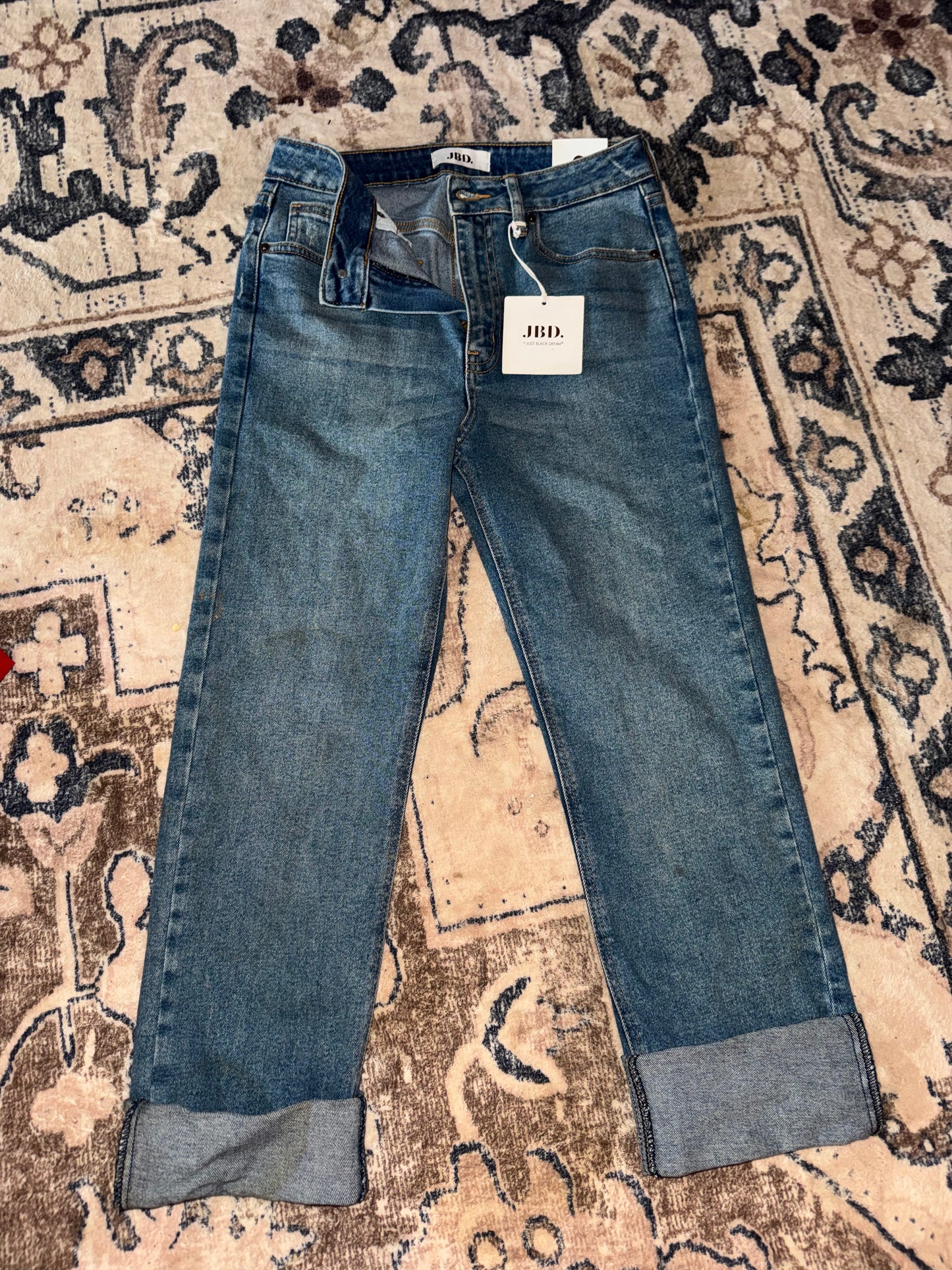 JBD. Medium Cropped Straight Leg Jean