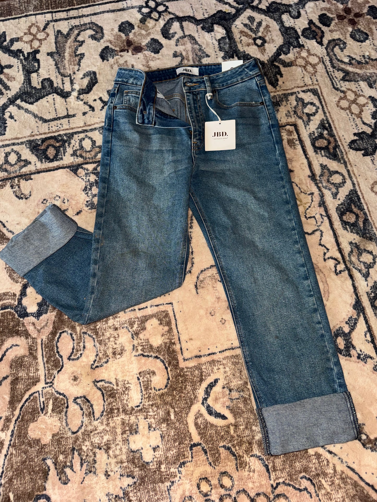 JBD. Medium Cropped Straight Leg Jean