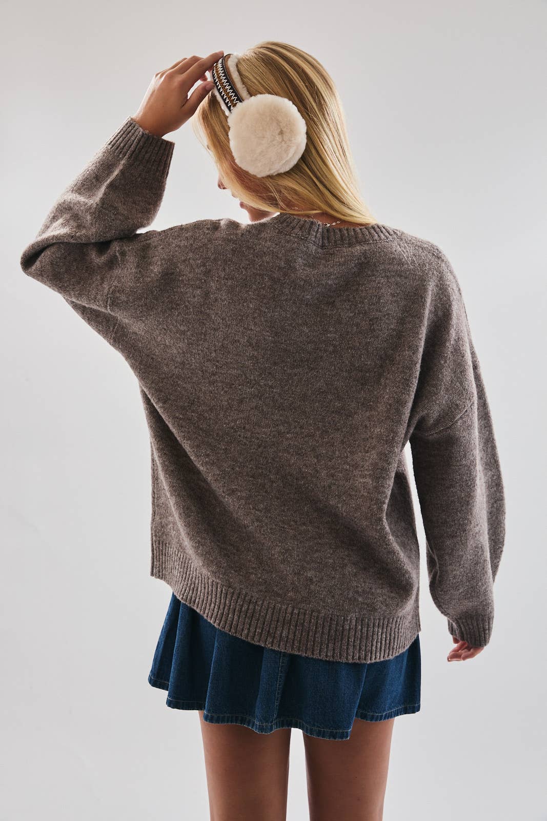 V-NECK OVERSIZED SWEATER TOP